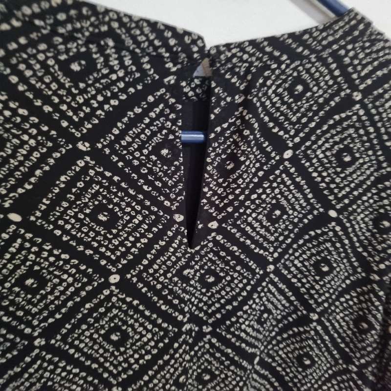 Beautiful dress with puffy sleeves - Size M