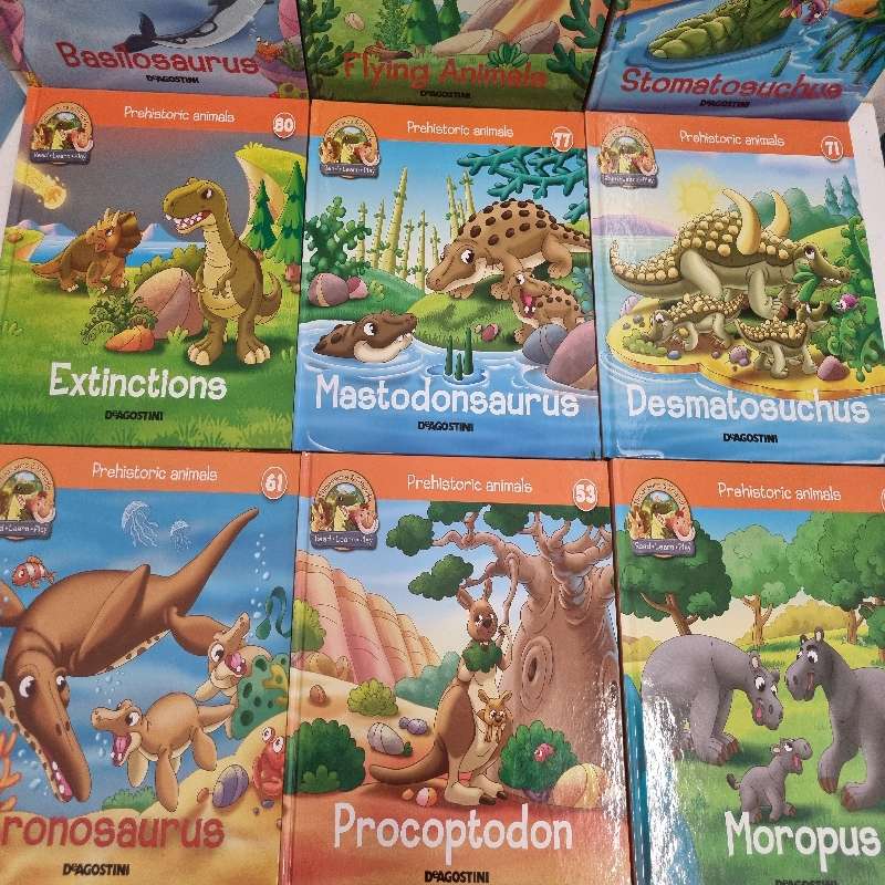 12 x Dinosaurs & Friends books - Prehistoric animals - Deagostini books - Great condition