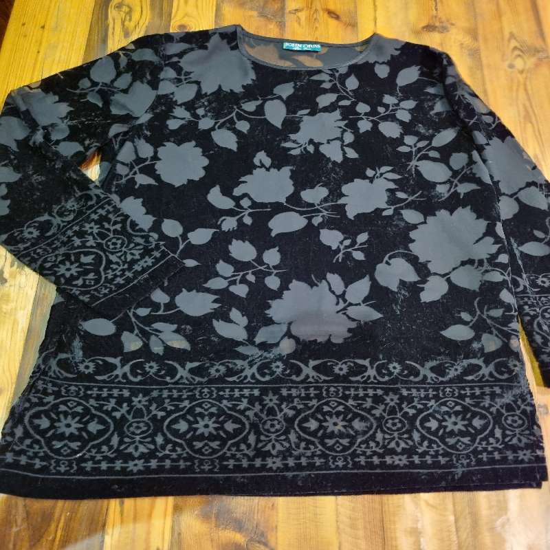 Beautiful Black Velvet top by John Orrs - Size M - Front is lined - Great quality!
