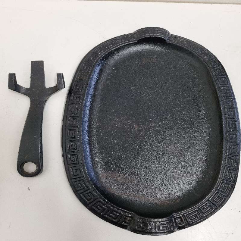 Cast Iron Steak Plate with fork for lifting / carrying