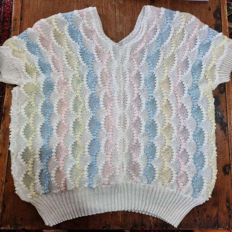Beautiful Vintage Knitwear - Size M