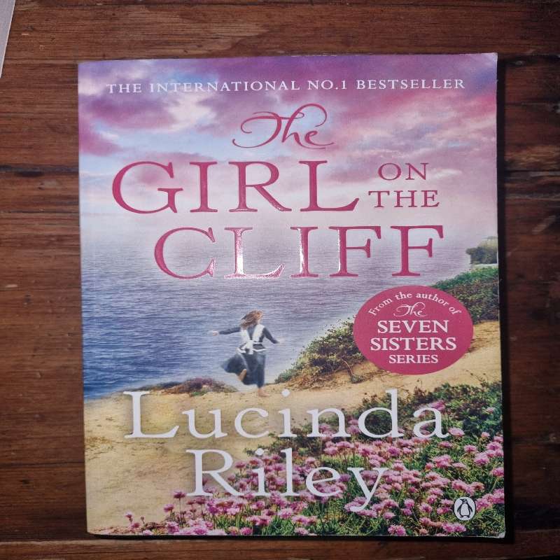 The Girl on the Cliff - Lucinda Riley