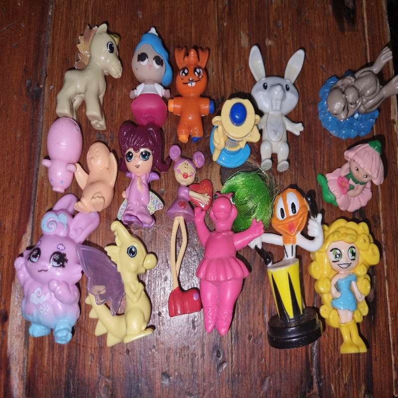16 x Miniature Toy Figurines