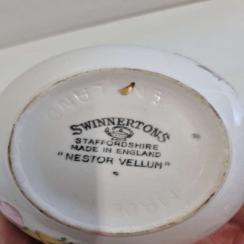 Swinnertons Staffordshire Nestor Vellum Sugar Pot - England