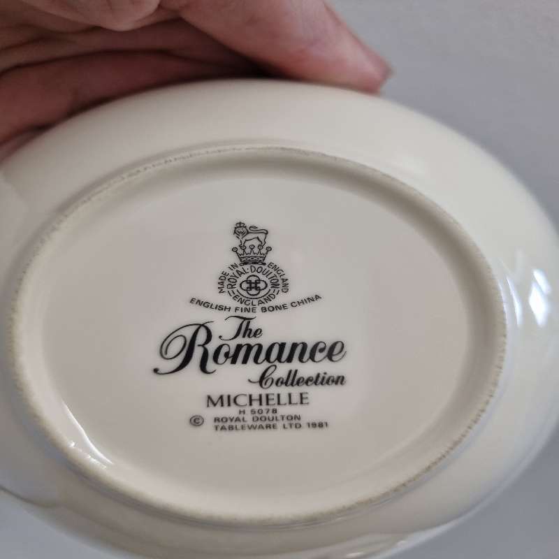Royal Doulton Pudding Dish - The Romance Collection Michelle - English Fine Bone China
