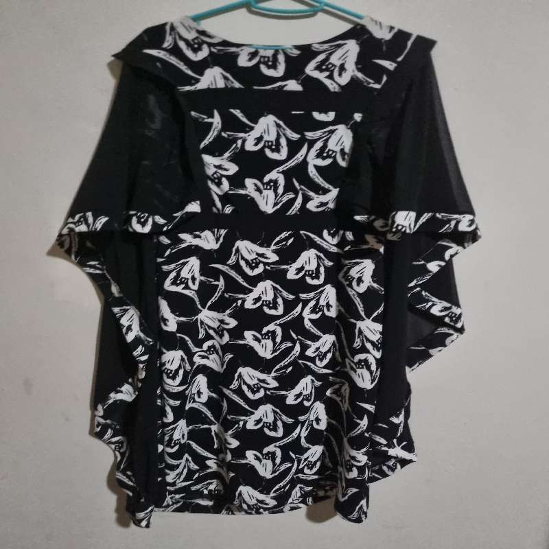 Beautiful Black and White dress with built-in cape - Size L