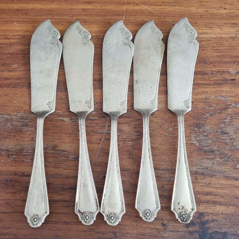 5 x Beautiful Vintage Fish Knives - EPNS
