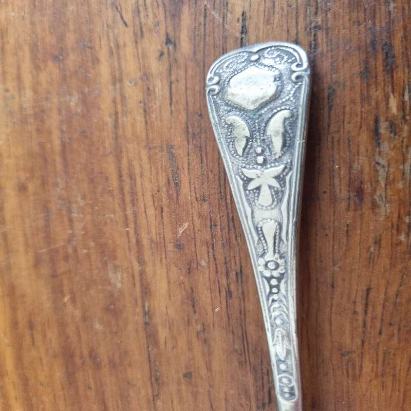 Beautiful Vintage EPNS spoon with engraved detail - 16cm