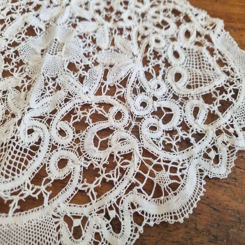 Vintage Doily - 33cm x 23cm