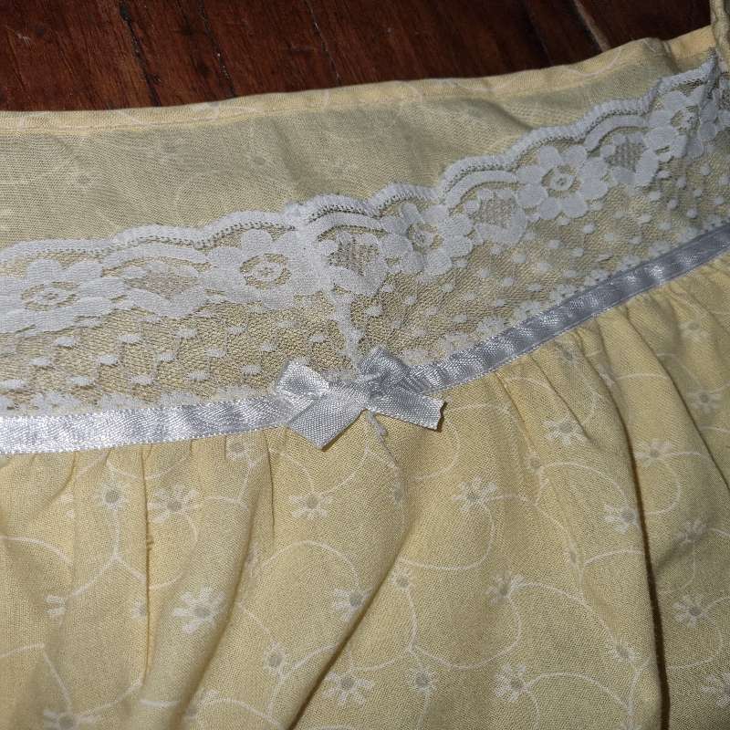 Vintage Sleepwear - Yellow with lace detail - Size M