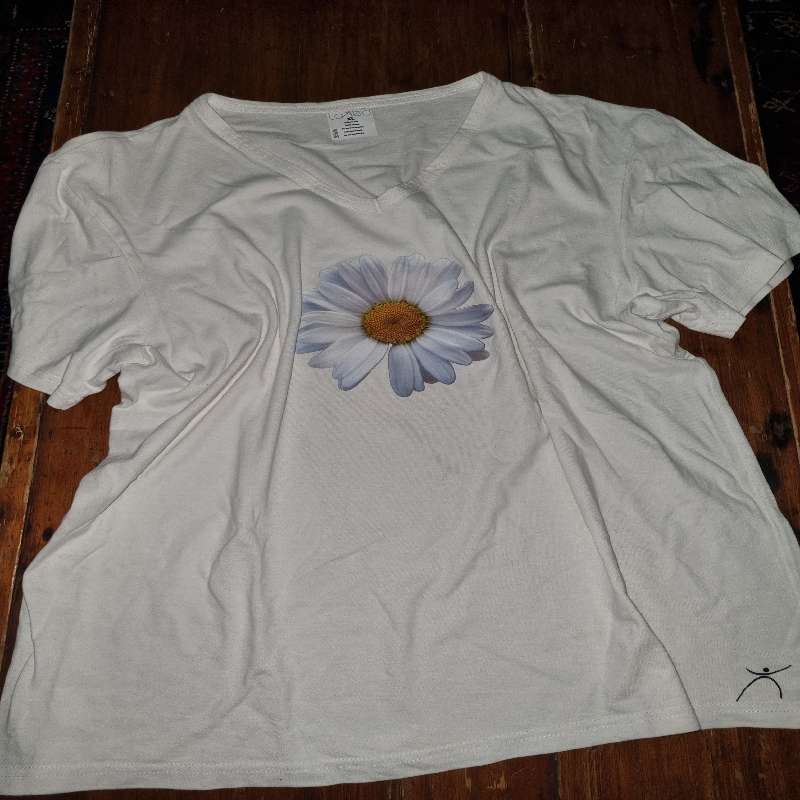 Fitness T-Shirt by Toned - Size CL - 100% Cotton - Daisy detail