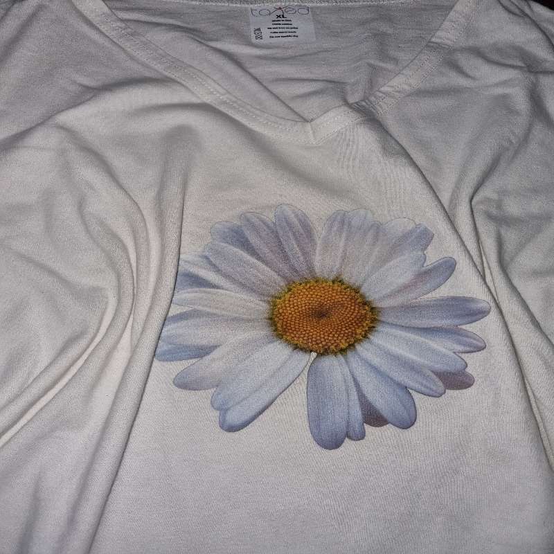 Fitness T-Shirt by Toned - Size CL - 100% Cotton - Daisy detail