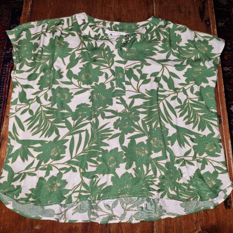 Beautiful Trenery Shirt - Size L