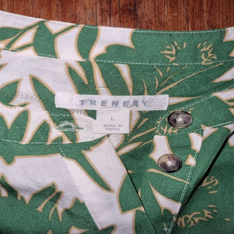 Beautiful Trenery Shirt - Size L