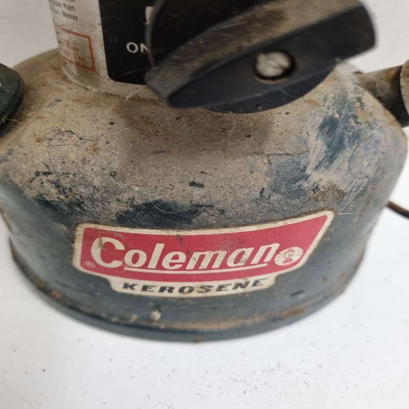 Vintage Coleman Lantern - No glass - See pictures.  What you see is what you get