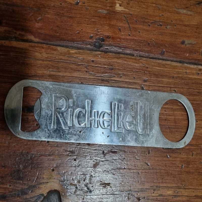 Richelieu bottle opener