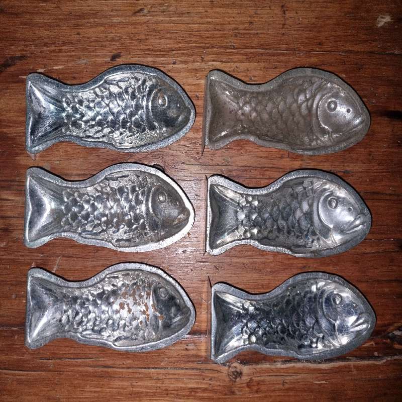 6 x Vintage Fish Shaped metal molds