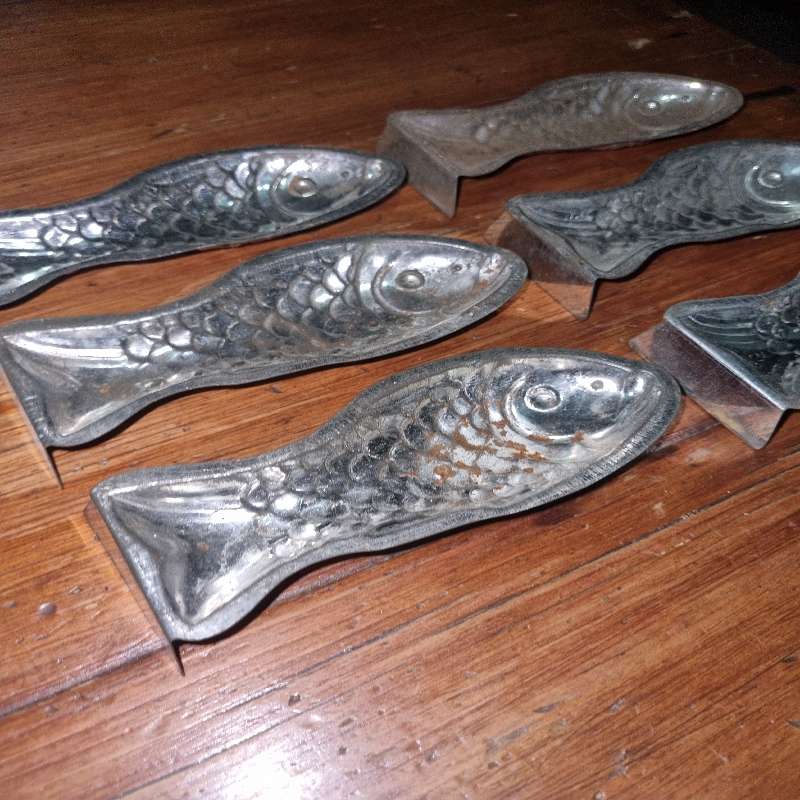 6 x Vintage Fish Shaped metal molds
