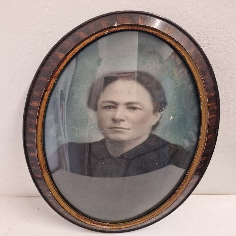 Vintage Oval Wooden Picture frame with curved glass and vintage photo
