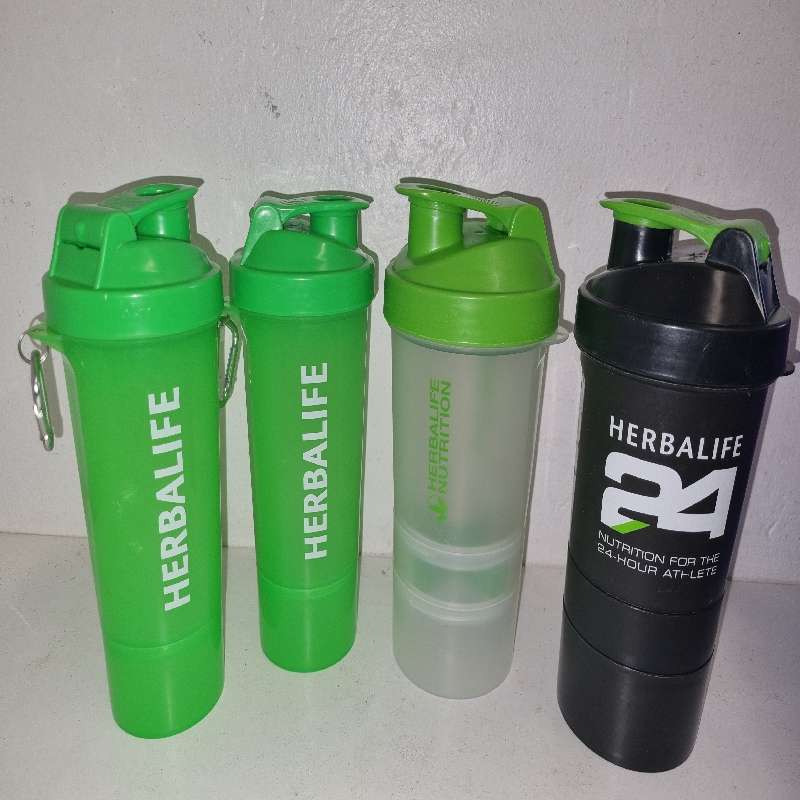 4 x Herbalife shakers / bottles