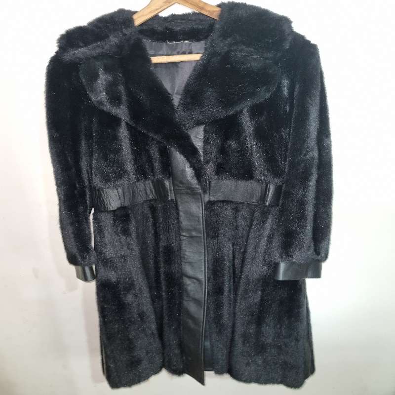 Most Beautiful Vintage Leather and fake fur panel coat - size M / 36 Perfect condition!!