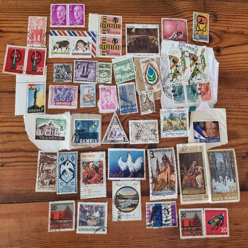 47 x International Stamps
