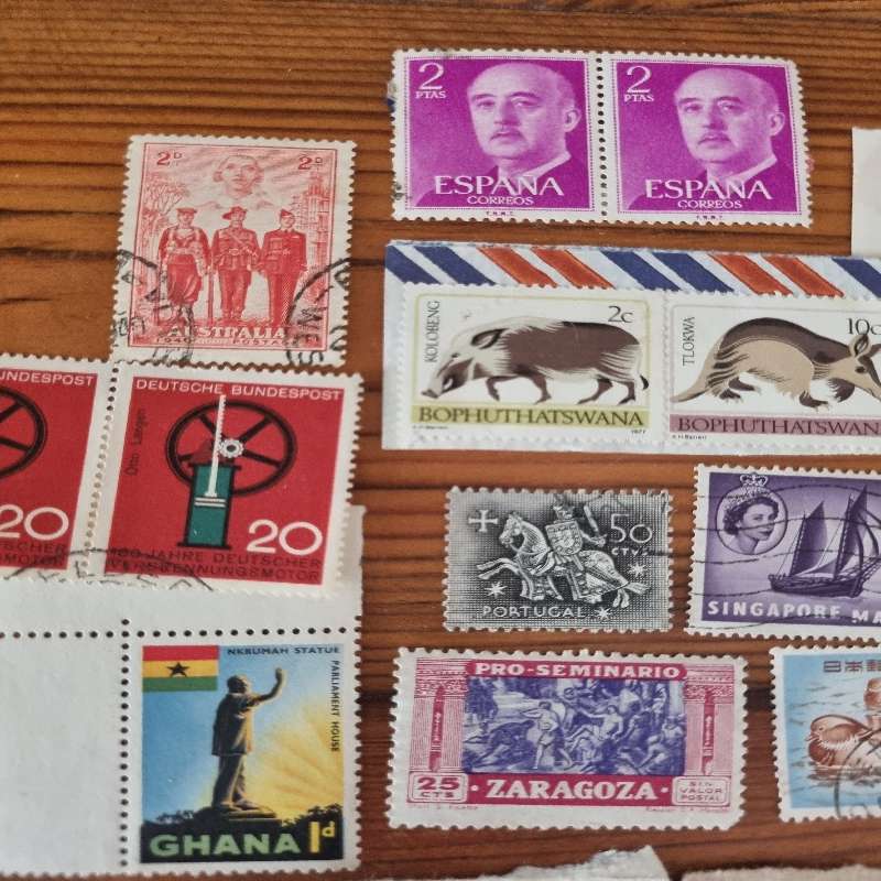 47 x International Stamps