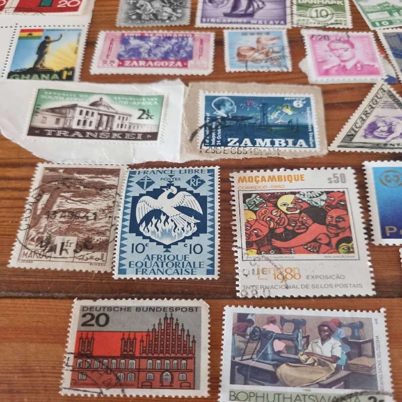 47 x International Stamps