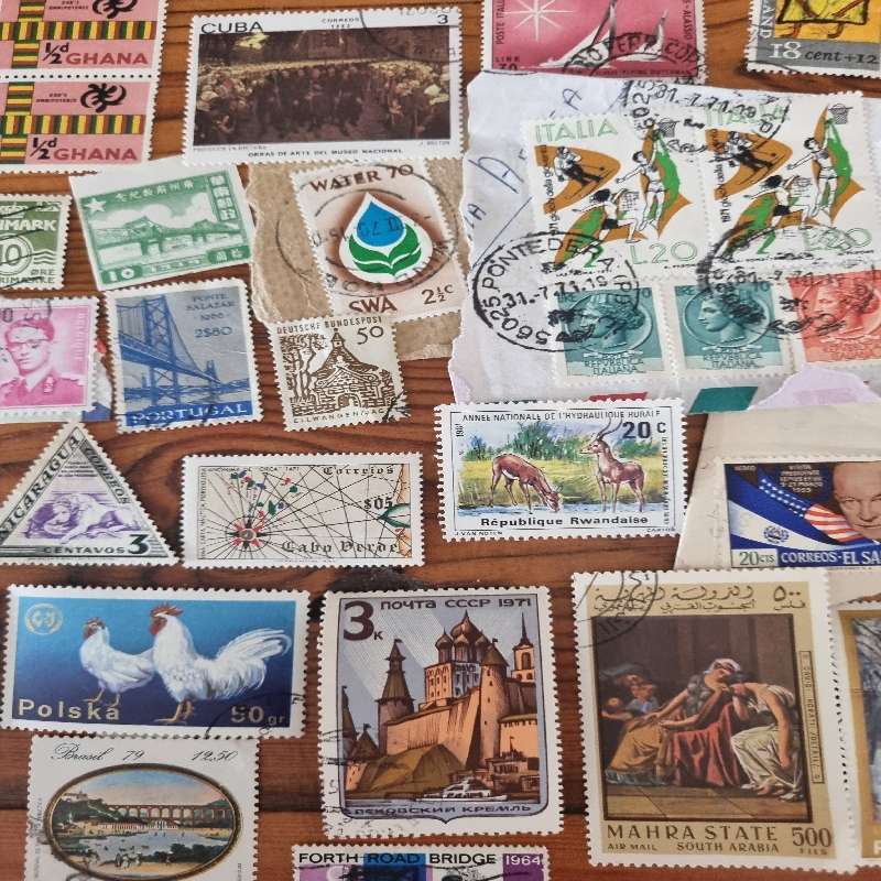 47 x International Stamps