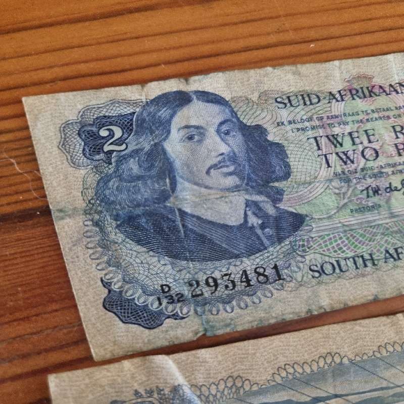 2 x R2 notes
