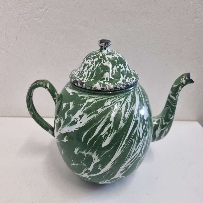 Vintage Enamel Kettle - great decor piece!