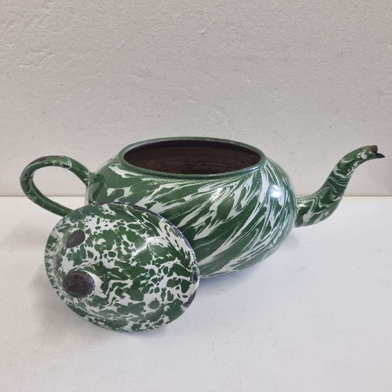 Vintage Enamel Kettle - great decor piece!
