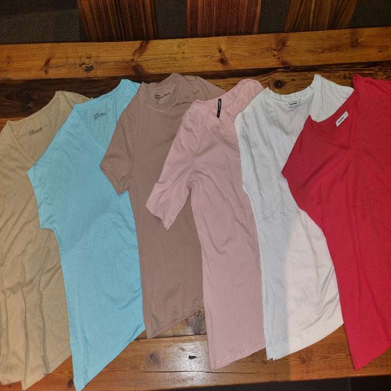 6 x Woolworths T-Shirts - Size M - Most never worn - Perfect condition