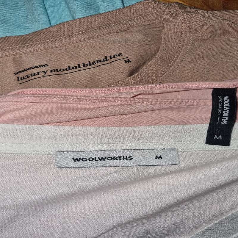 6 x Woolworths T-Shirts - Size M - Most never worn - Perfect condition