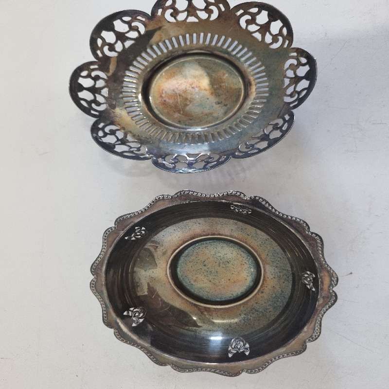 2 x Emess Silver plated bowls - Needs a clean - Diameter 10.5cm & 11cm