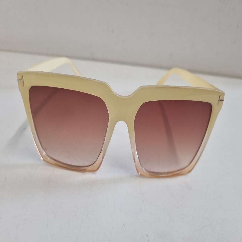 Beautiful Vintage Style Sunglasses - great condition