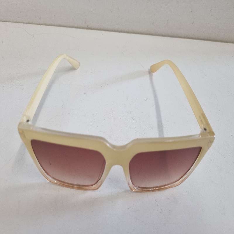 Beautiful Vintage Style Sunglasses - great condition