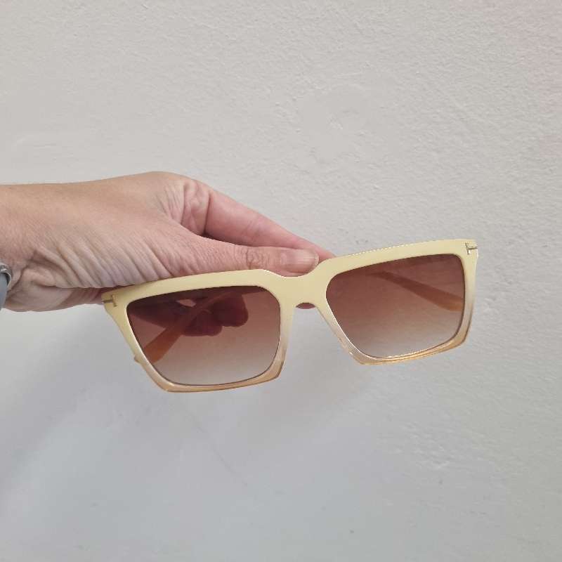 Beautiful Vintage Style Sunglasses - great condition