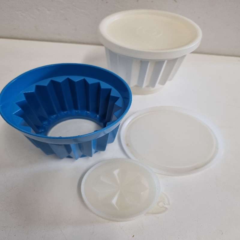 2 x Small Tupperware Jel-ette jelly moulds