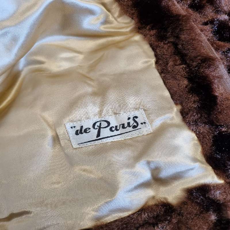 Vintage fake fur shawl / scarf with lining and pockets