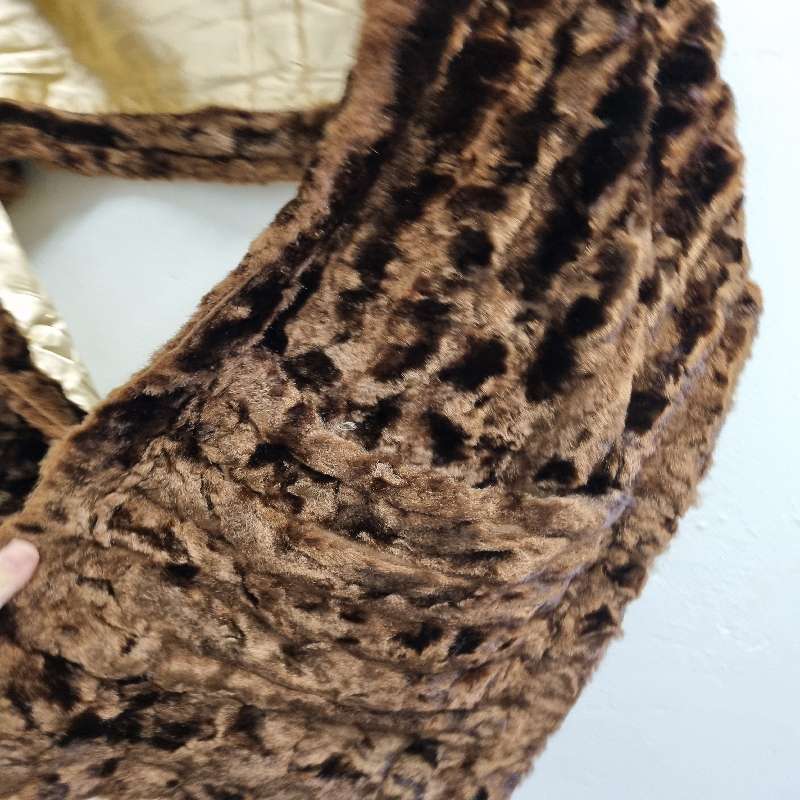 Vintage fake fur shawl / scarf with lining and pockets