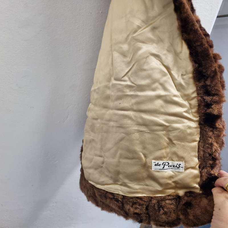 Vintage fake fur shawl / scarf with lining and pockets