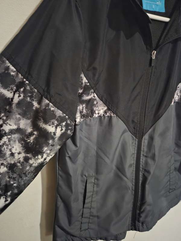 Livefit Jacket - Size S