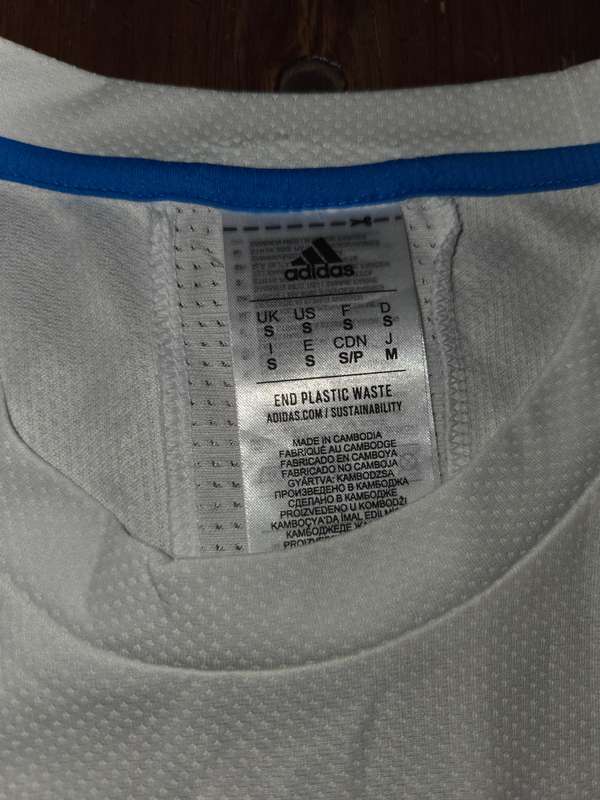 Adidas T-shirt - Size S - Perfect condition