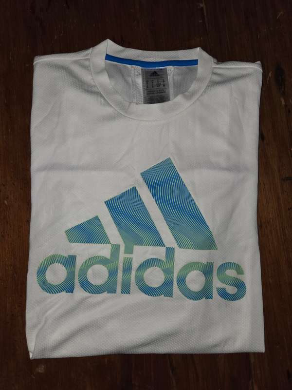 Adidas T-shirt - Size S - Perfect condition