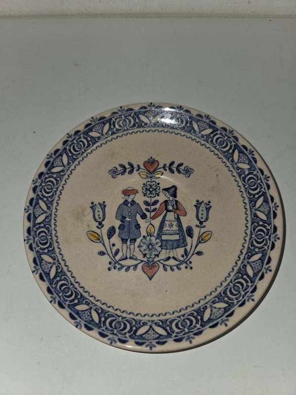 Johnson Brothers Saucer - Diameter - 14cm