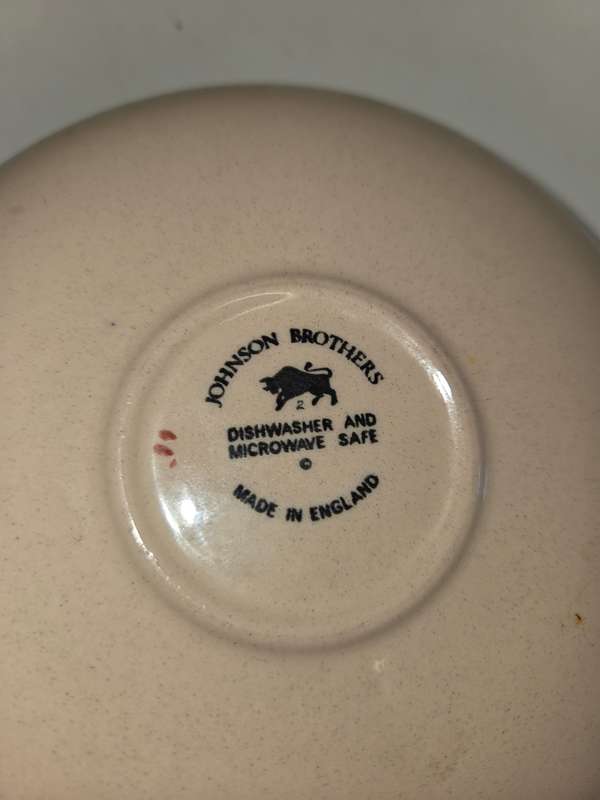 Johnson Brothers Saucer - Diameter - 14cm