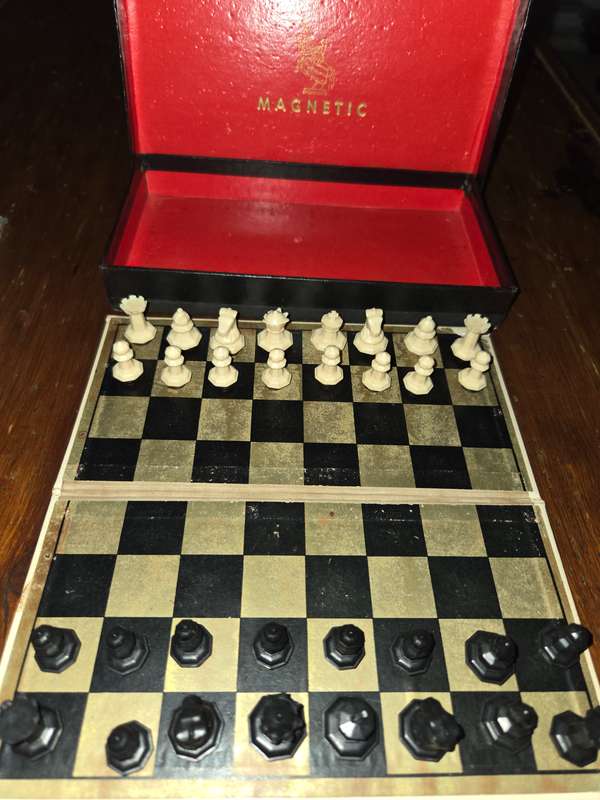 Vintage magnetic Drueke Chest Set