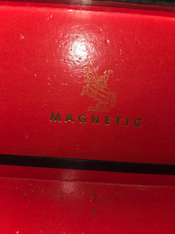 Vintage magnetic Drueke Chest Set