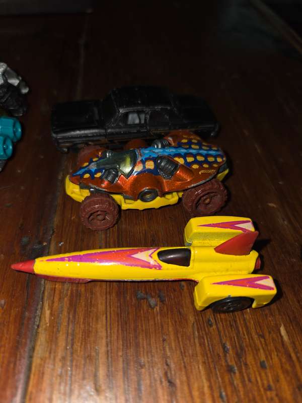 7 x Hotweels / Hot Wheels Cars - Most are well played with - See pictures